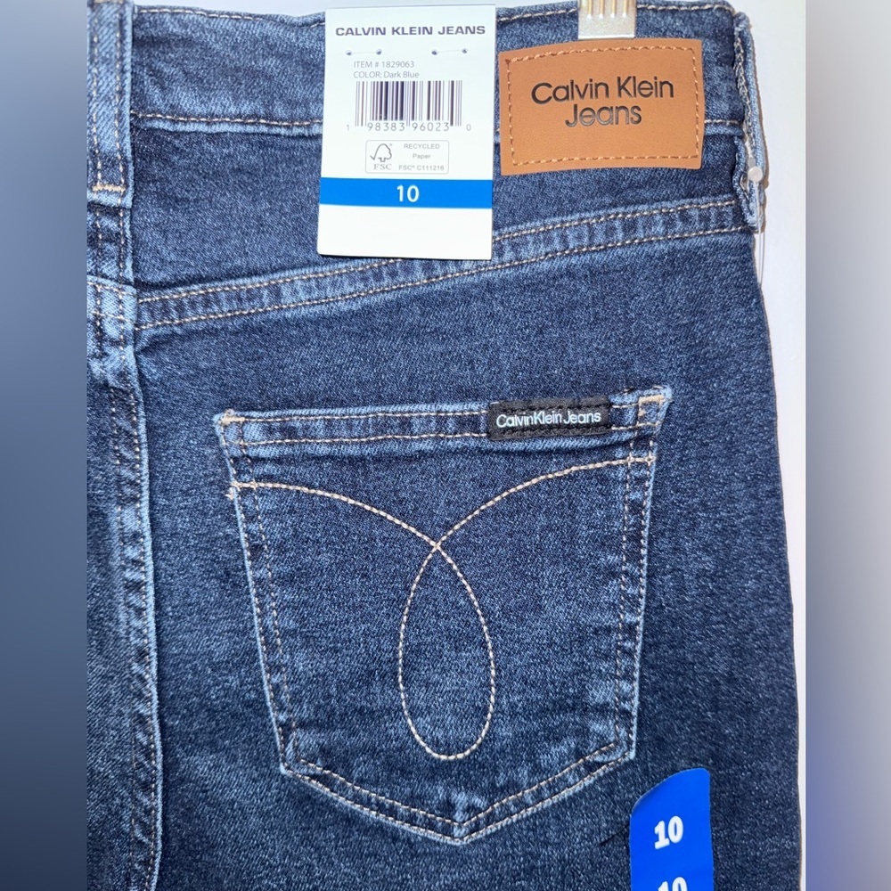 Calvin Klein Women’s High Rise Straight Leg Jeans - Picture 8 of 8